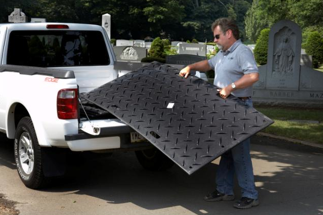 Easy to use access mat for job sites.